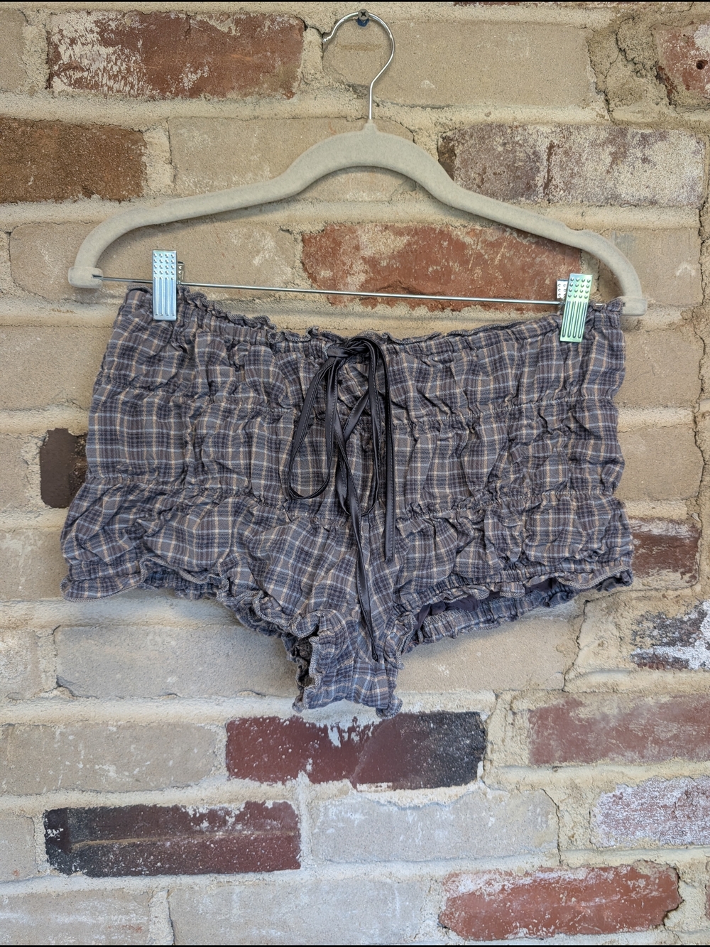 Plaid Ruffle Waistband Women’s Shorts - Gray